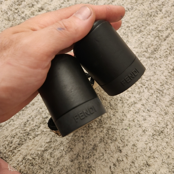 Fendi sandals with a block heel. - Picture 9 of 10